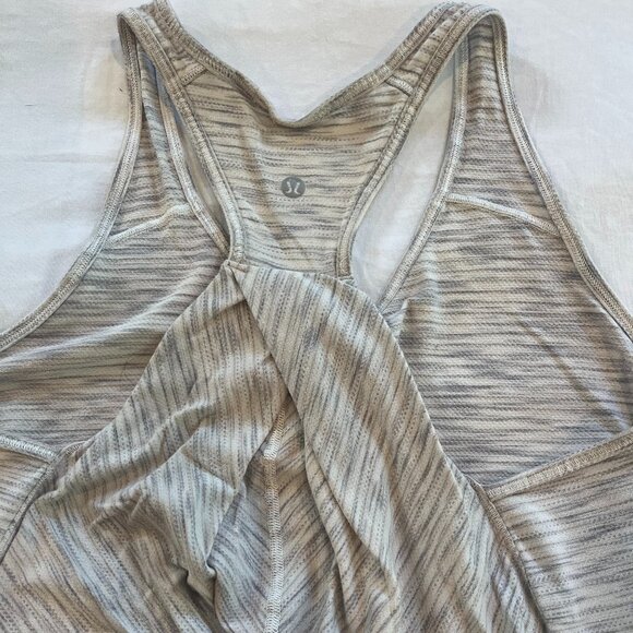 LuLulemon Tank top - Picture 3 of 3